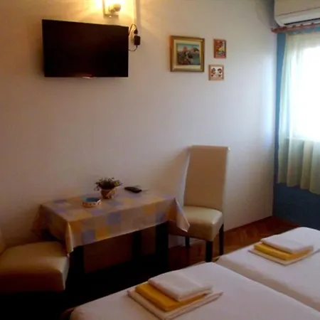 And Ognjen - Family With Free Parking Konukevi Betina (Sibenik-Knin)