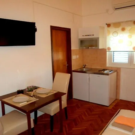 And Ognjen - Family With Free Parking * Betina (Sibenik-Knin)