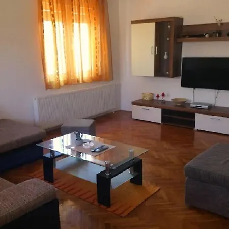 And Ognjen - Family With Free Parking Betina (Sibenik-Knin)
