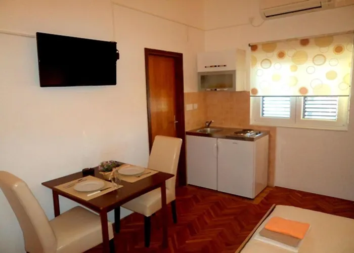 Ognjen * Betina (Sibenik-Knin)